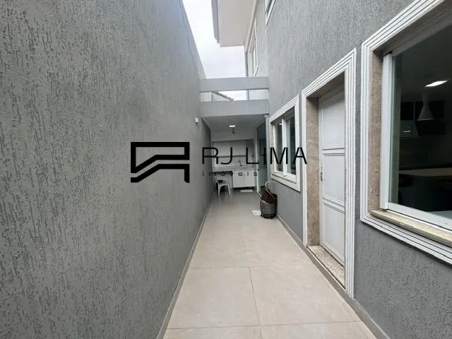 5-bedroom house with a walk-in closet in Rio de Janeiro — photo 31