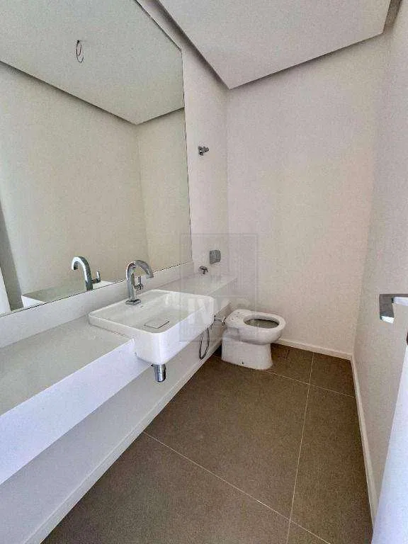 Modern house with 5 en-suite bedrooms and air conditioning — photo 4