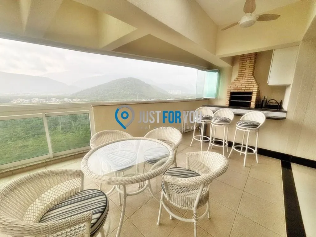 4-bedroom apartment with a mountain view in Rio de Janeiro — photo 5