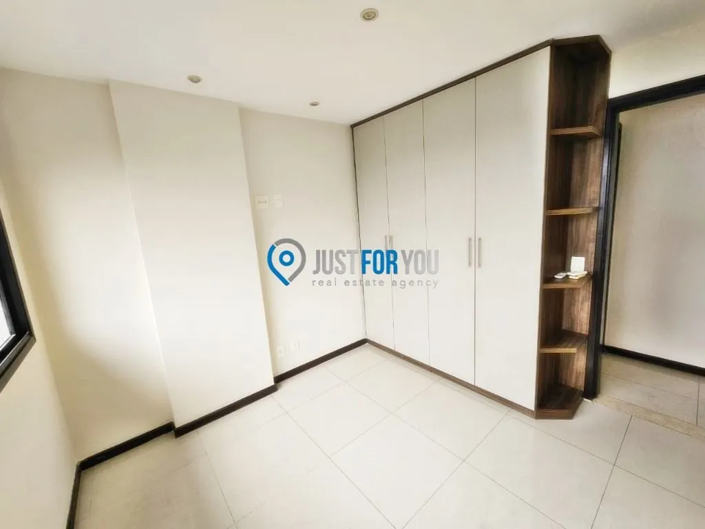 Apartamento com 3 dormitórios e varanda fechada de vidro — photo 34