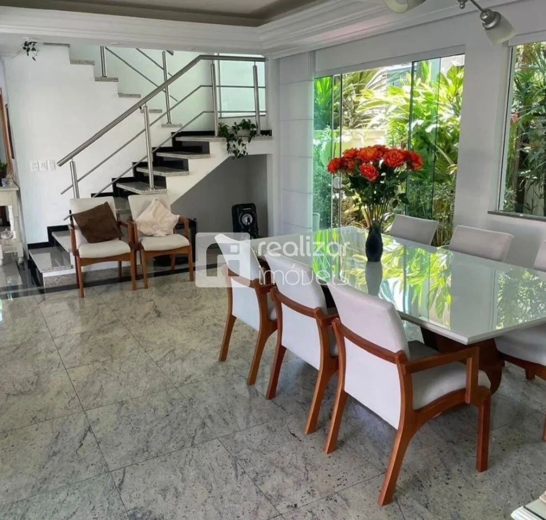 House with 6 bedrooms and 450 m² plus 3 parking spaces — photo 4