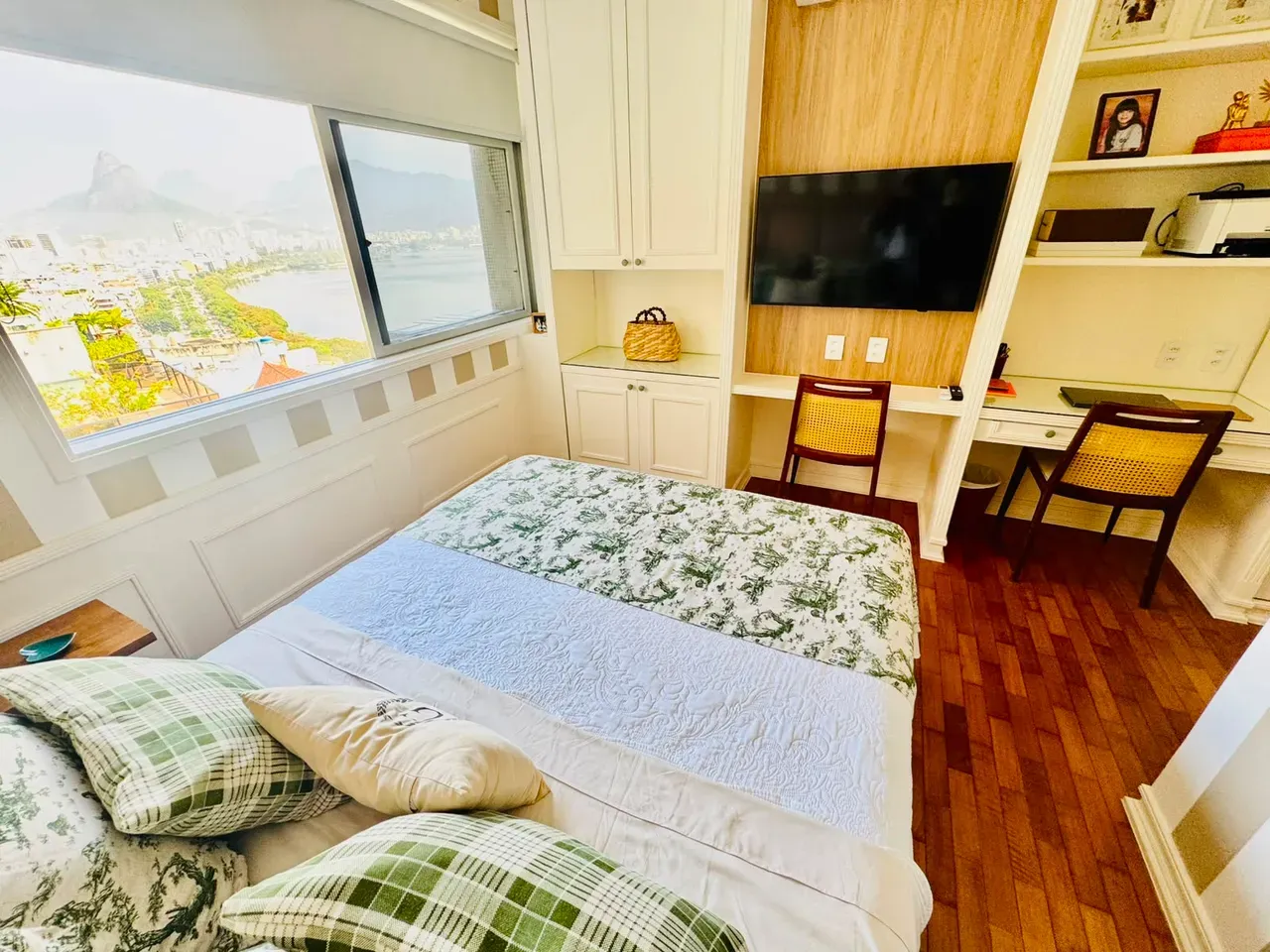 Furnished 3-bedroom apartment with 3 bathrooms — photo 34