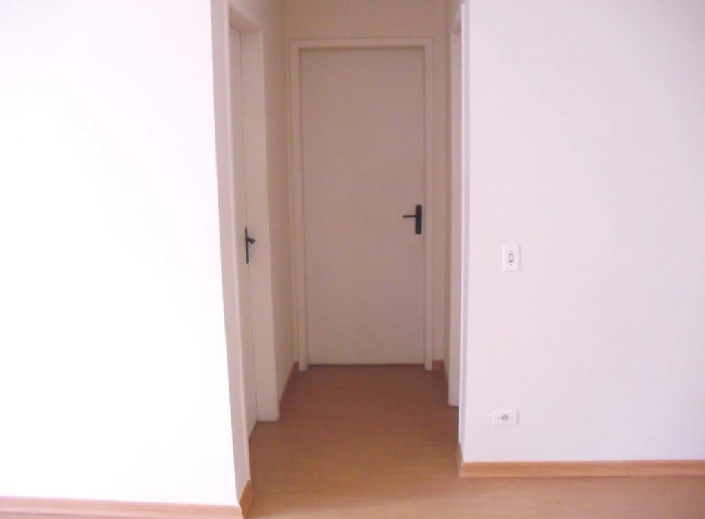 Wood or laminate floors in a 2-bedroom apartment, 122 m² — photo 15