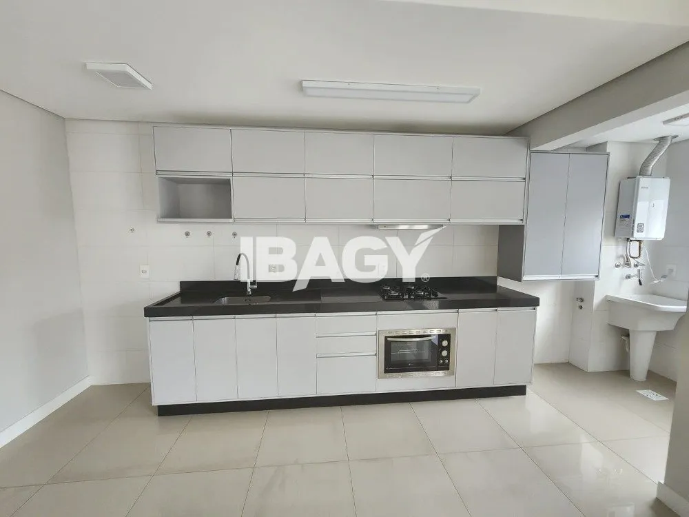 2-bedroom apartment in a building with a gym — photo 14