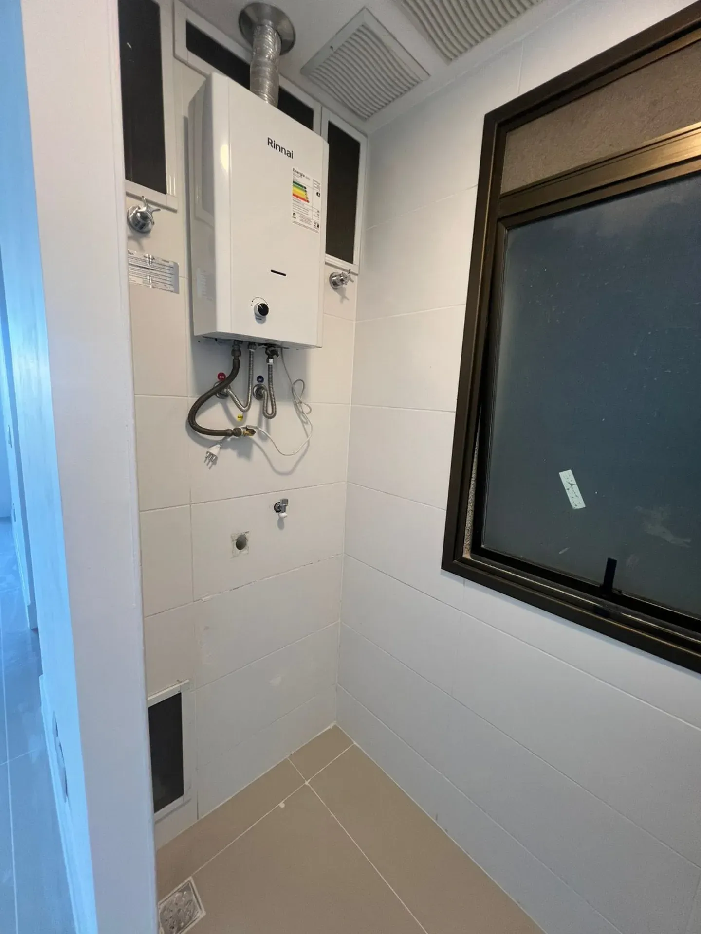 One-bedroom apartment in a building with a sauna — photo 14