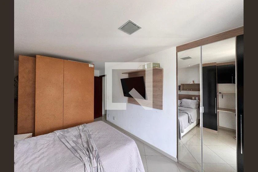 Glass-enclosed balcony in a 2-bedroom apartment, 115 m² — photo 16