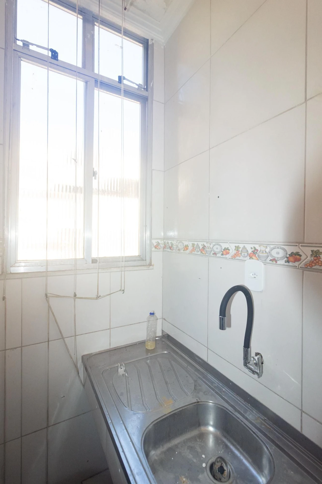 2-bedroom apartment with 1 bath and 1 parking space