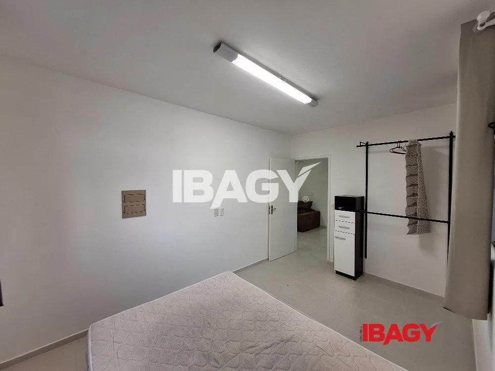 2-bedroom apartment with a washing machine in Florianópolis — photo 11