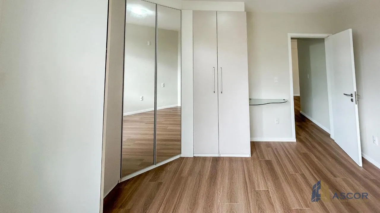 Apartment, 53 m², with wood or laminate floors — photo 12