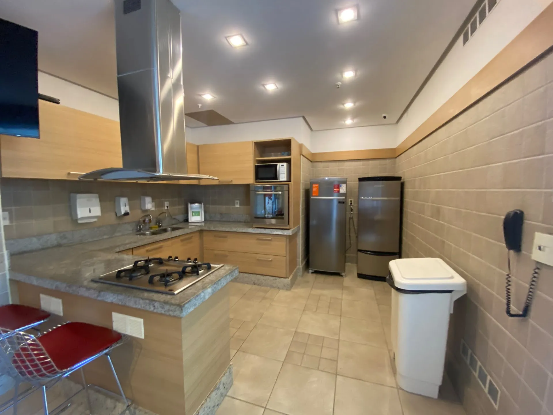 Furnished apartment with 3 bedrooms and 3 bathrooms — photo 27