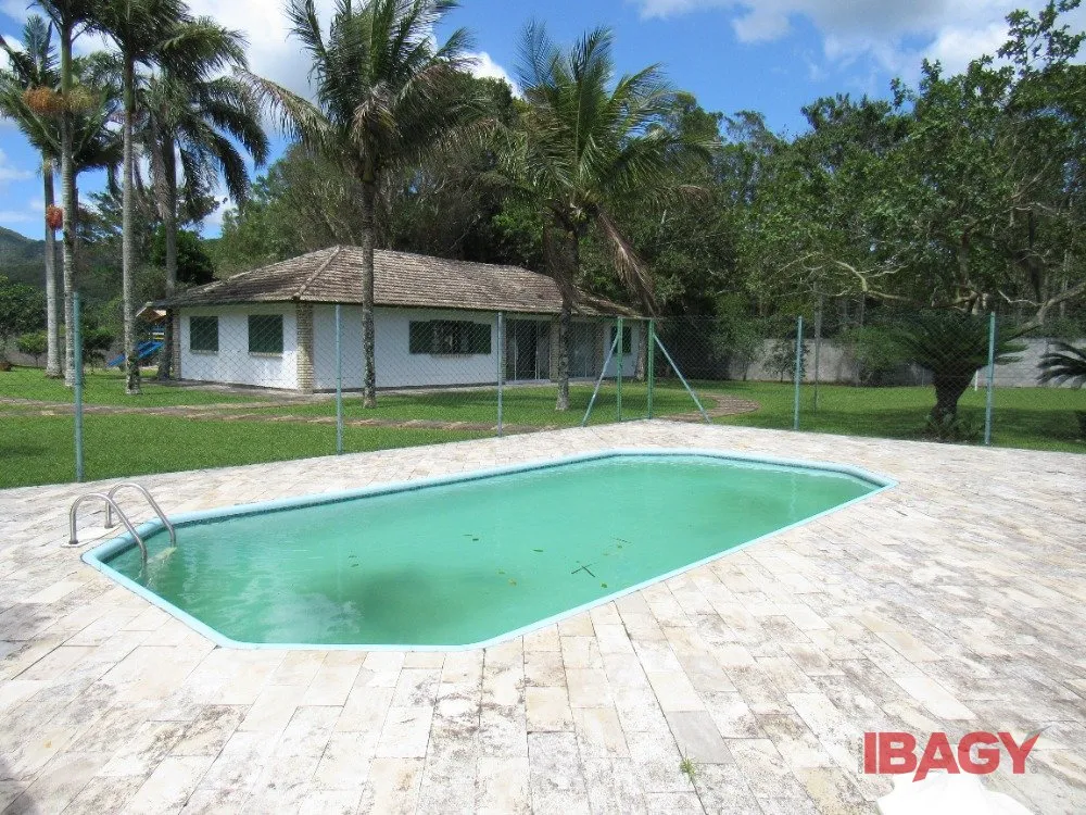 Furnished house with 5 bedrooms on 5200 m² — photo 30