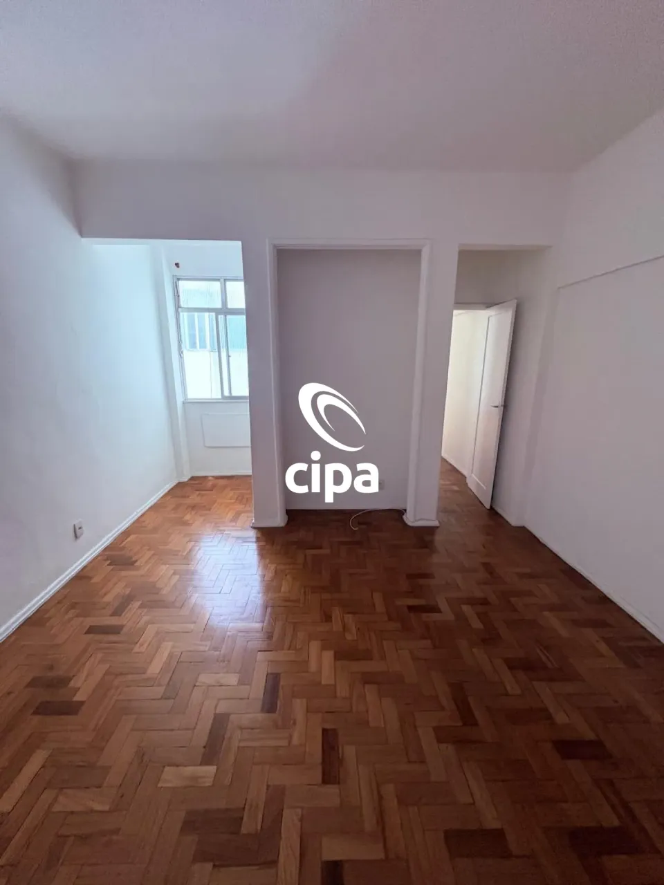 Unfurnished 1-bedroom apartment with a separate kitchen — photo 10