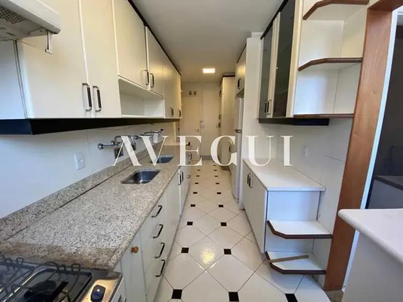 3-bedroom apartment with 4 bathrooms and a balcony — photo 7