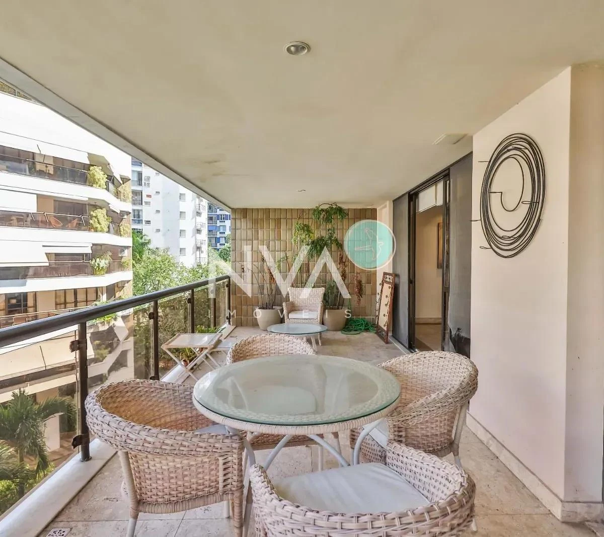 Apartment with balcony, 3 bedrooms and 4 bathrooms — photo 21