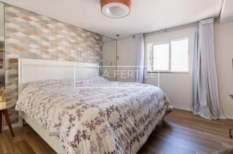House with 3 bedrooms and floor-to-ceiling windows — photo 17