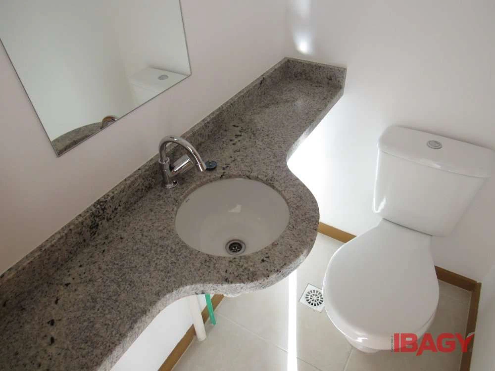 3-bedroom apartment with a private BBQ area — photo 4