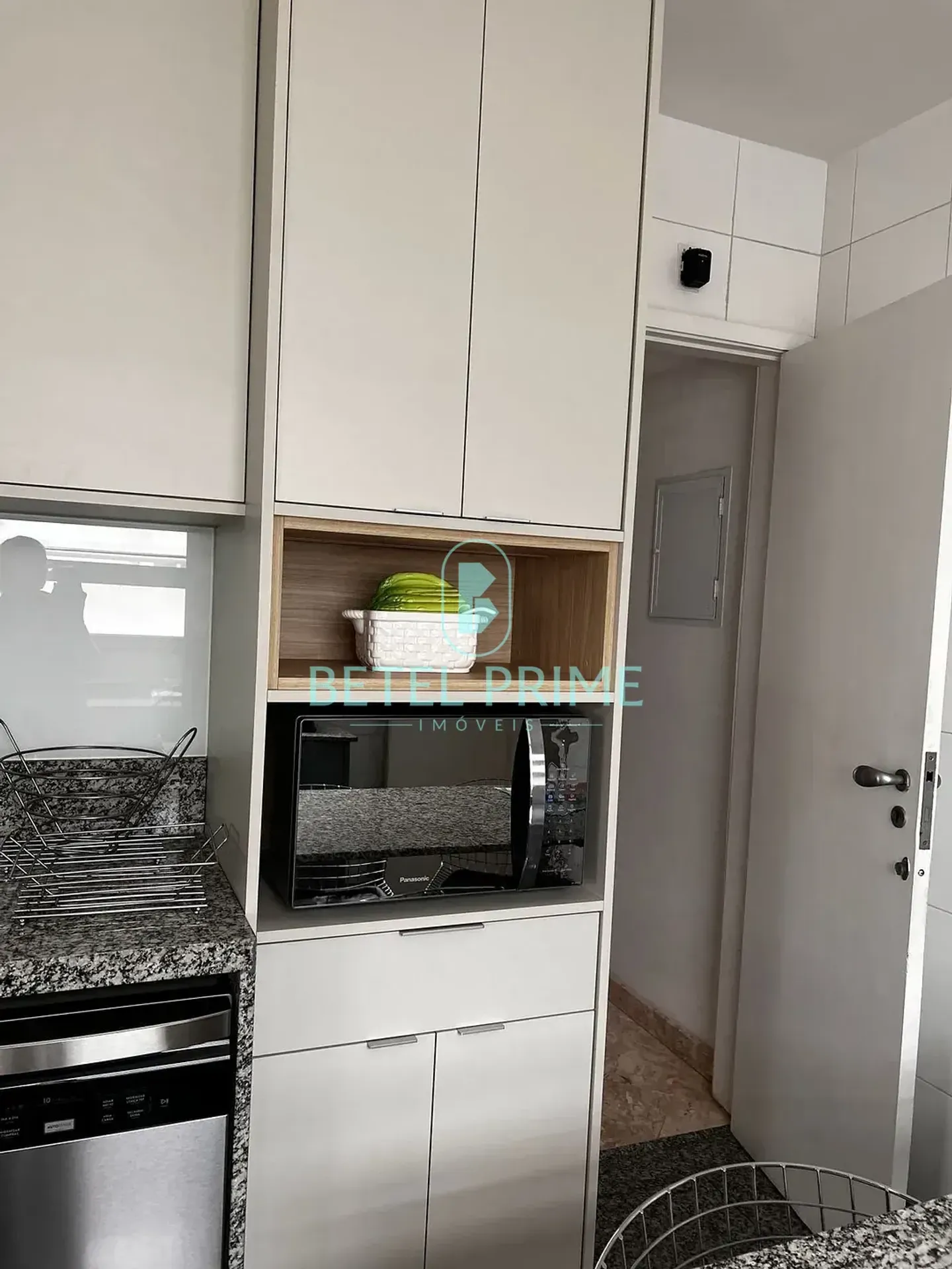 Unfurnished 3-bedroom rental apartment with a balcony — photo 24