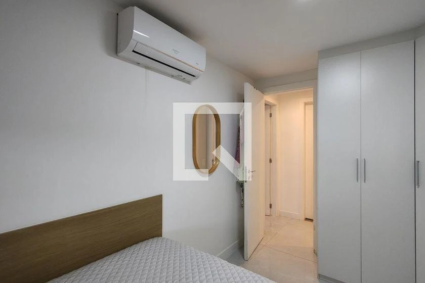 3-bedroom apartment with a walk-in closet — photo 31