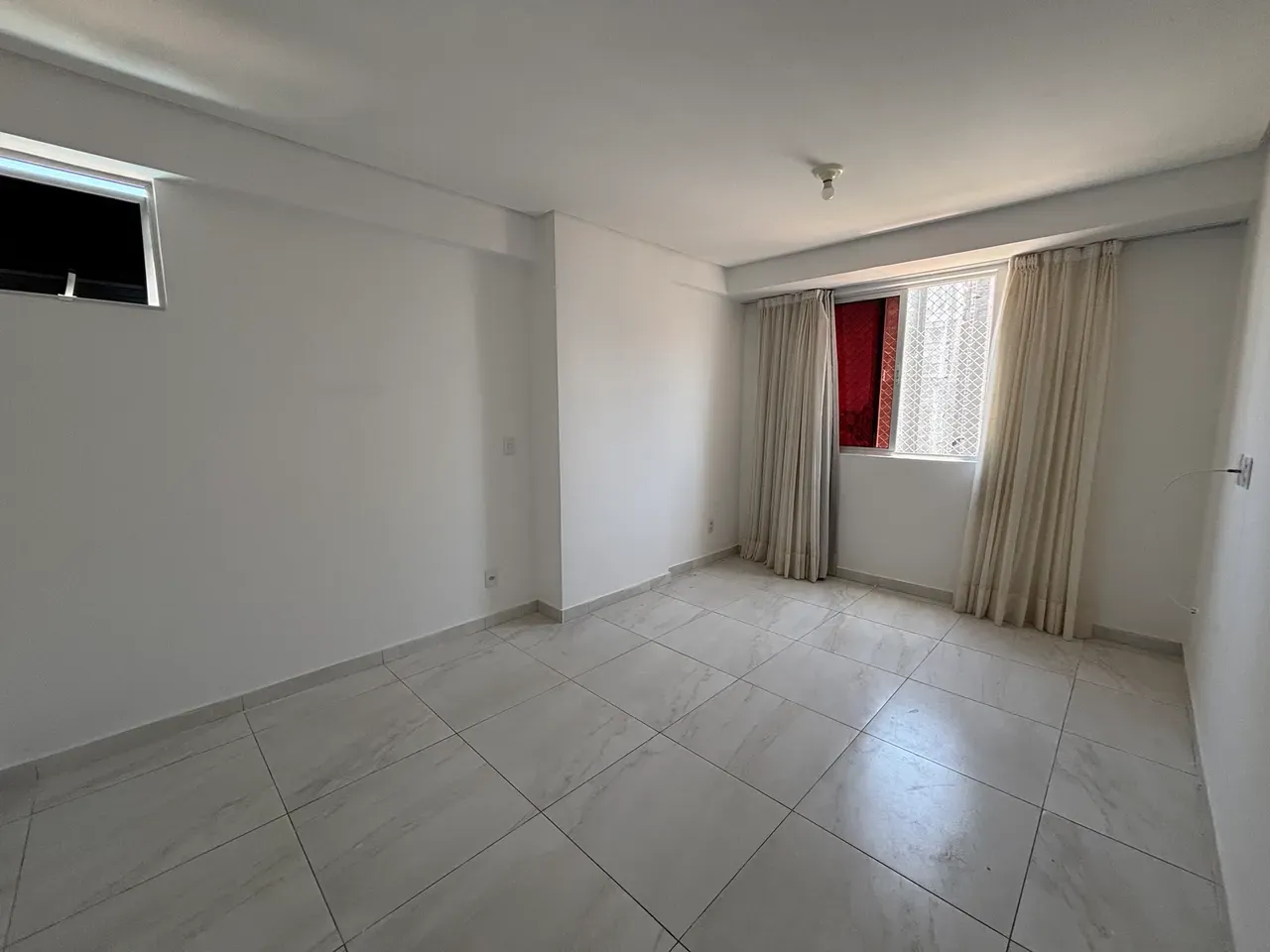 3-bedroom apartment with a glass-enclosed balcony — photo 8
