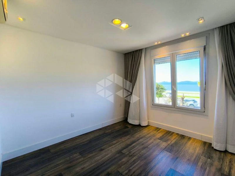 2-bedroom apartment with a water view in Florianópolis — photo 20