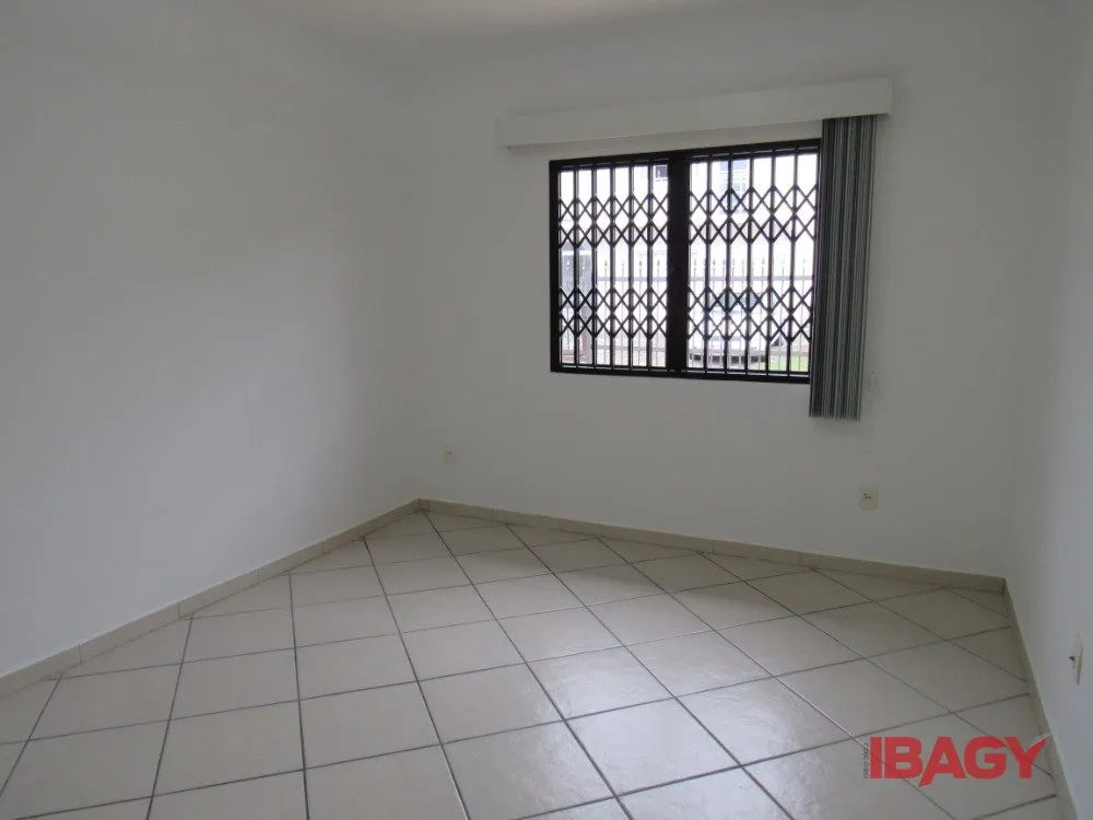2-bedroom house with a grill on the balcony — photo 18