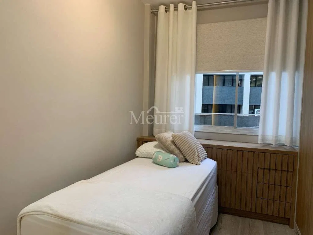 Furnished apartment, 27 m², with wood or laminate floors