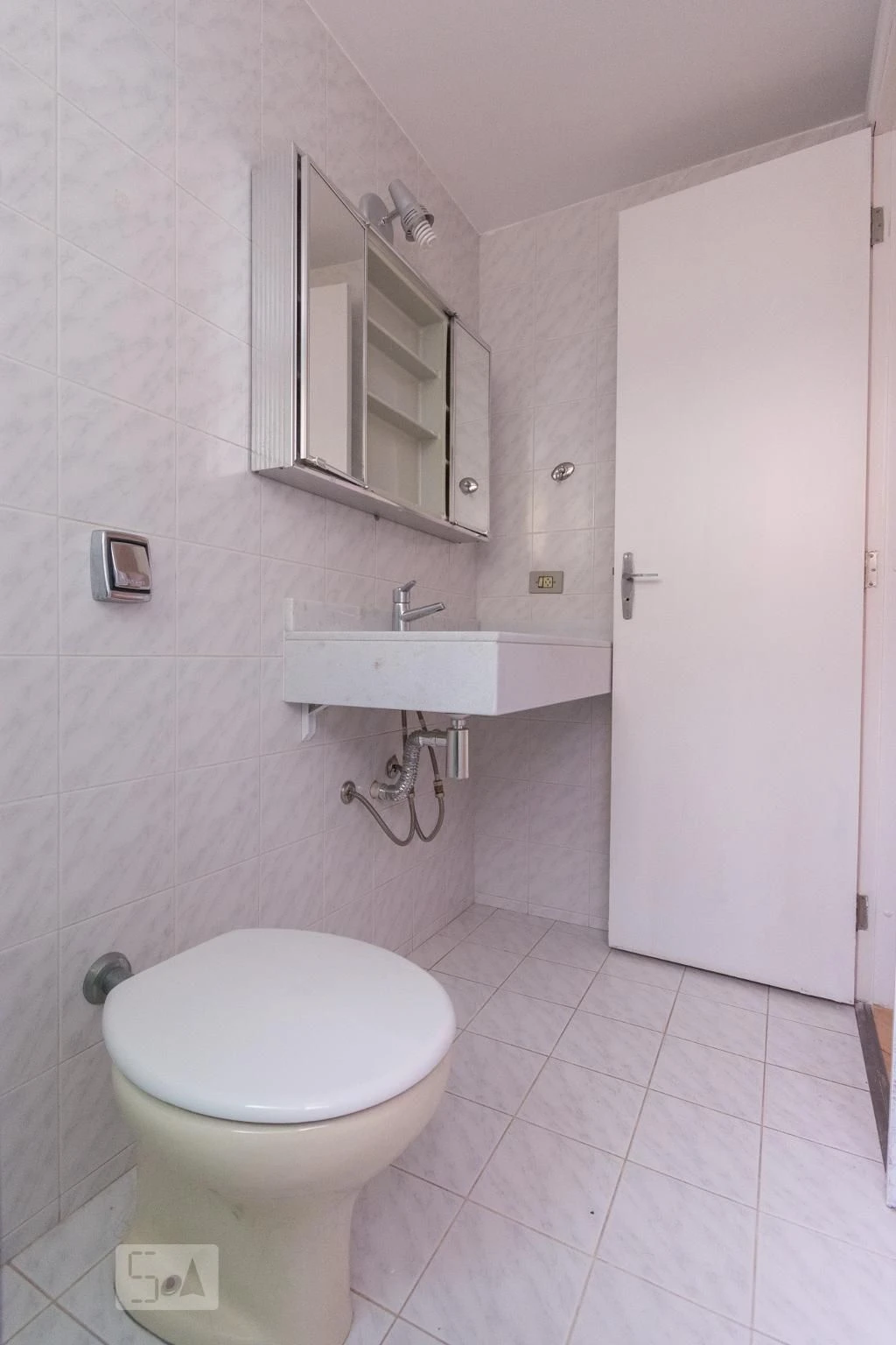 Apartamento com piso de madeira ou laminado, Centro — photo 12