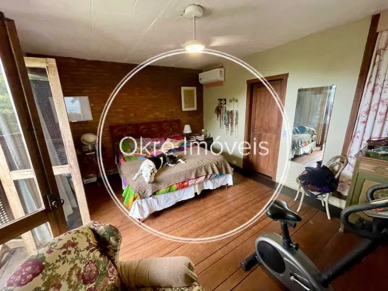 House in a gated community with 4 bedrooms and 5 baths — photo 24