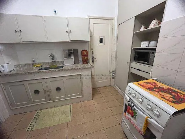 Wood or laminate floors in a 2-bedroom apartment, 98 m² — photo 6