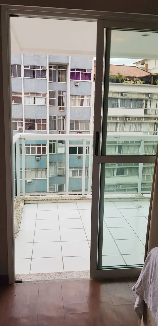 2-bedroom apartment with a balcony and enclosed kitchen — photo 10