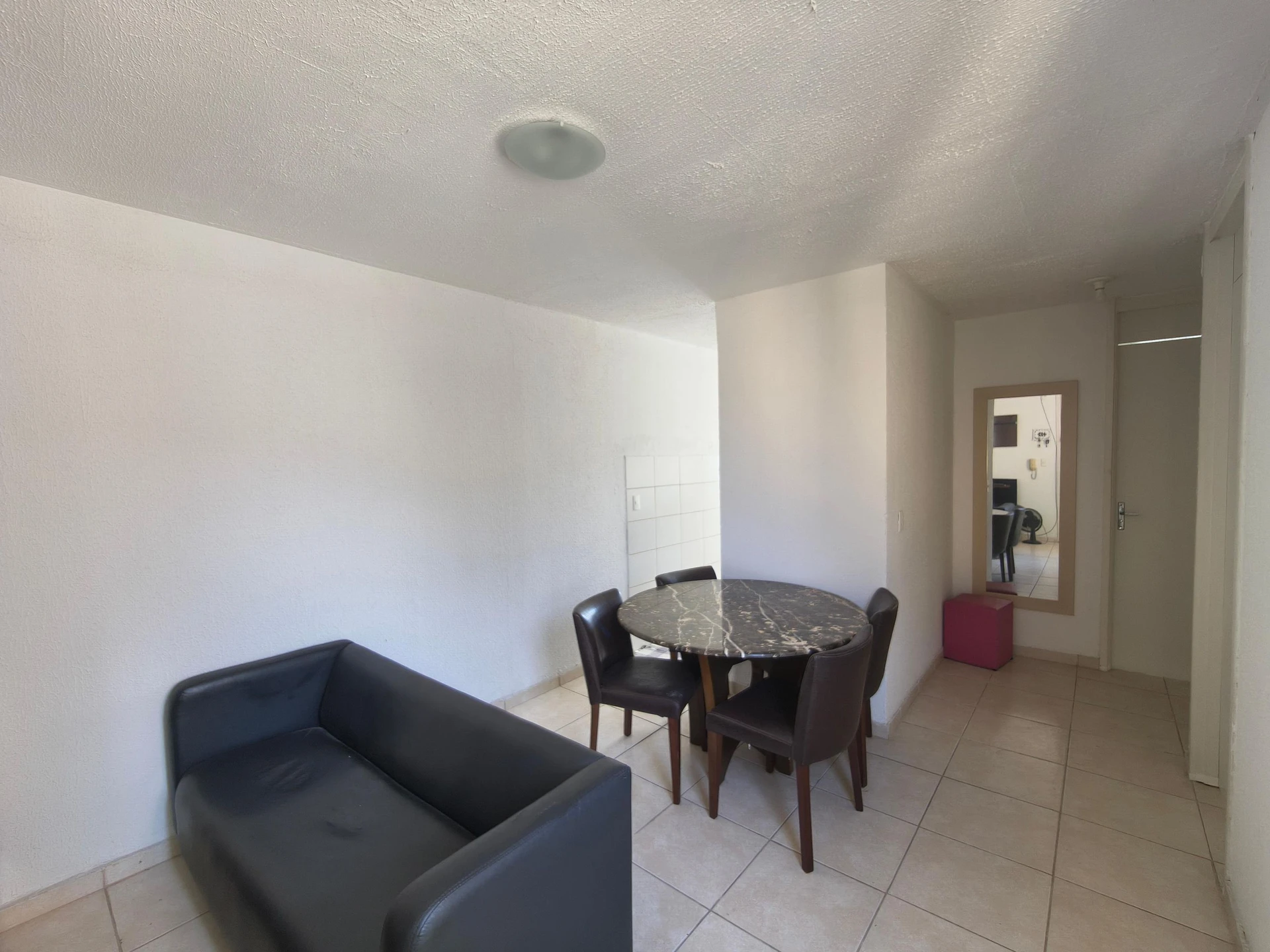 Furnished apartment with gas kitchenette and 2 bedrooms — photo 3