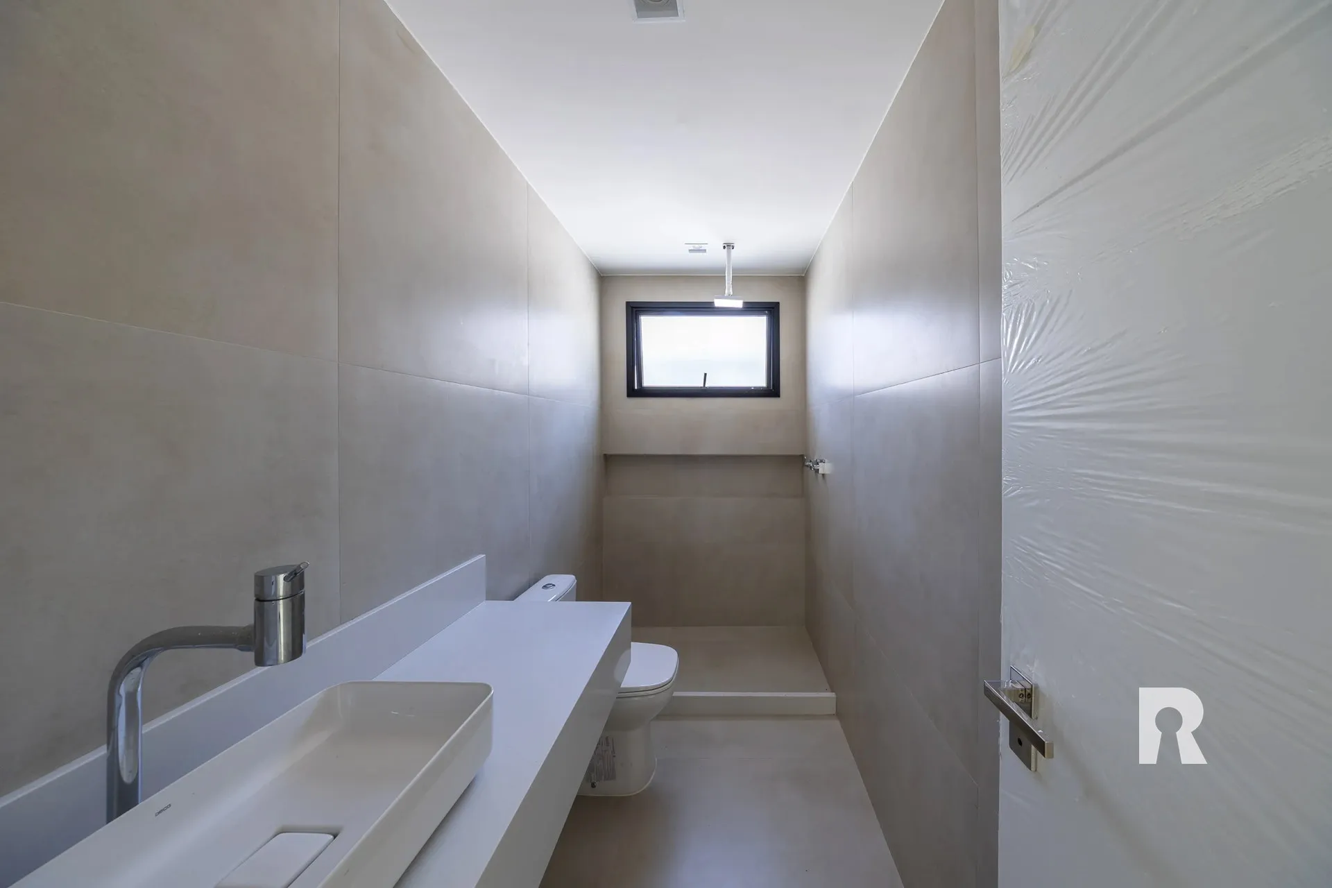 Casa moderna de 5 suítes com 7 banheiros e 2 vagas — photo 22