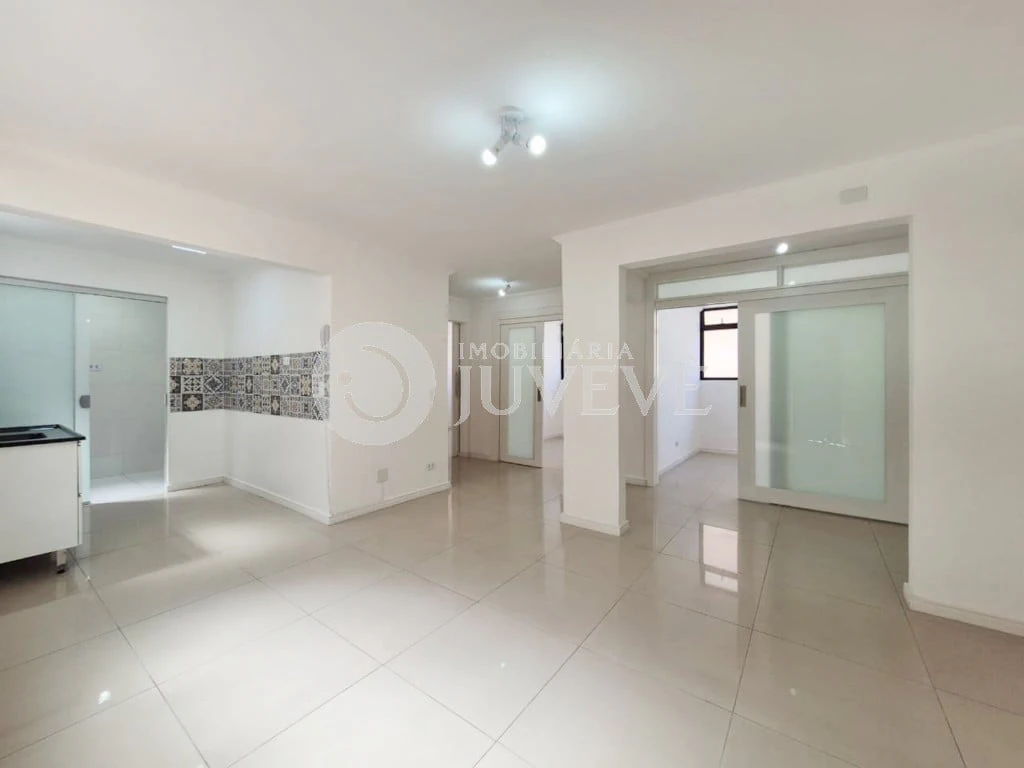 3-bedroom apartment in a building with a pool — photo 9