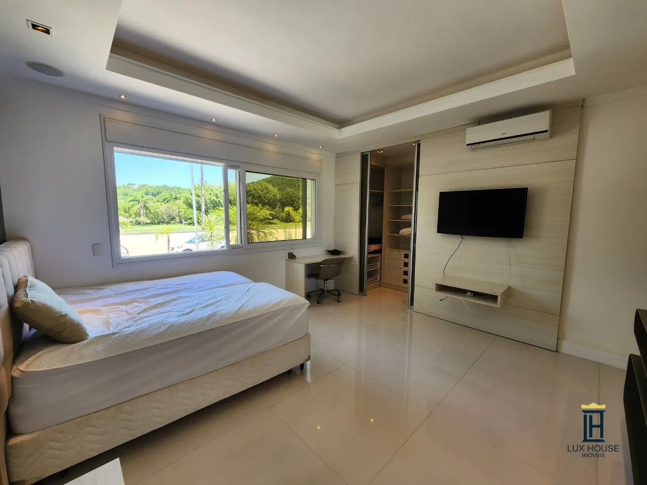 Furnished house with 7 en-suite bedrooms and 10 baths — photo 7