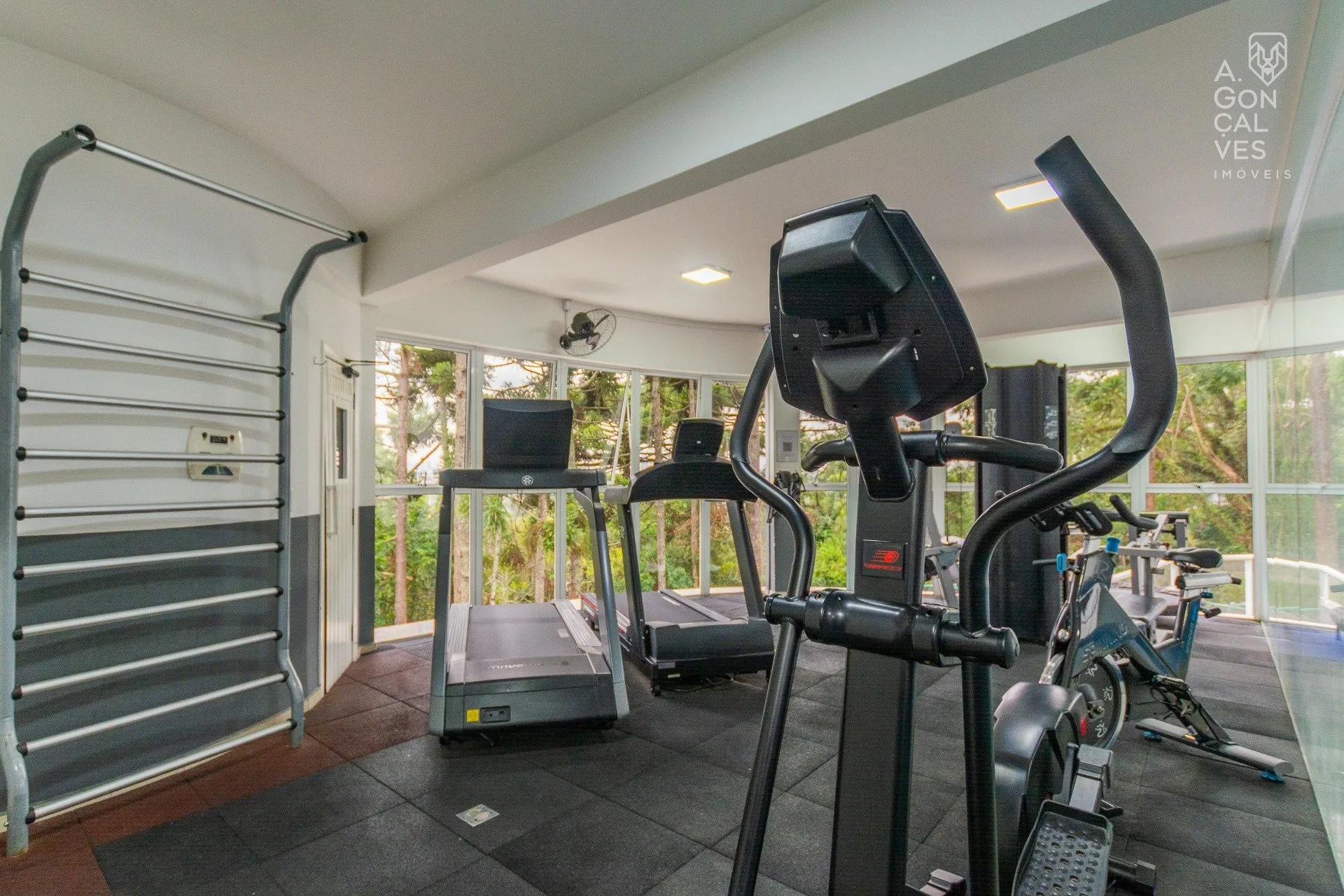 Furnished house with 4 bedrooms and 5 bathrooms — photo 52