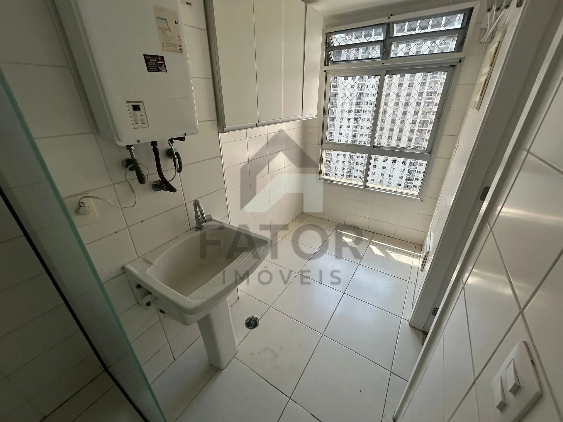 Rental apartment with 3 bedrooms, 3 baths and balcony — photo 15