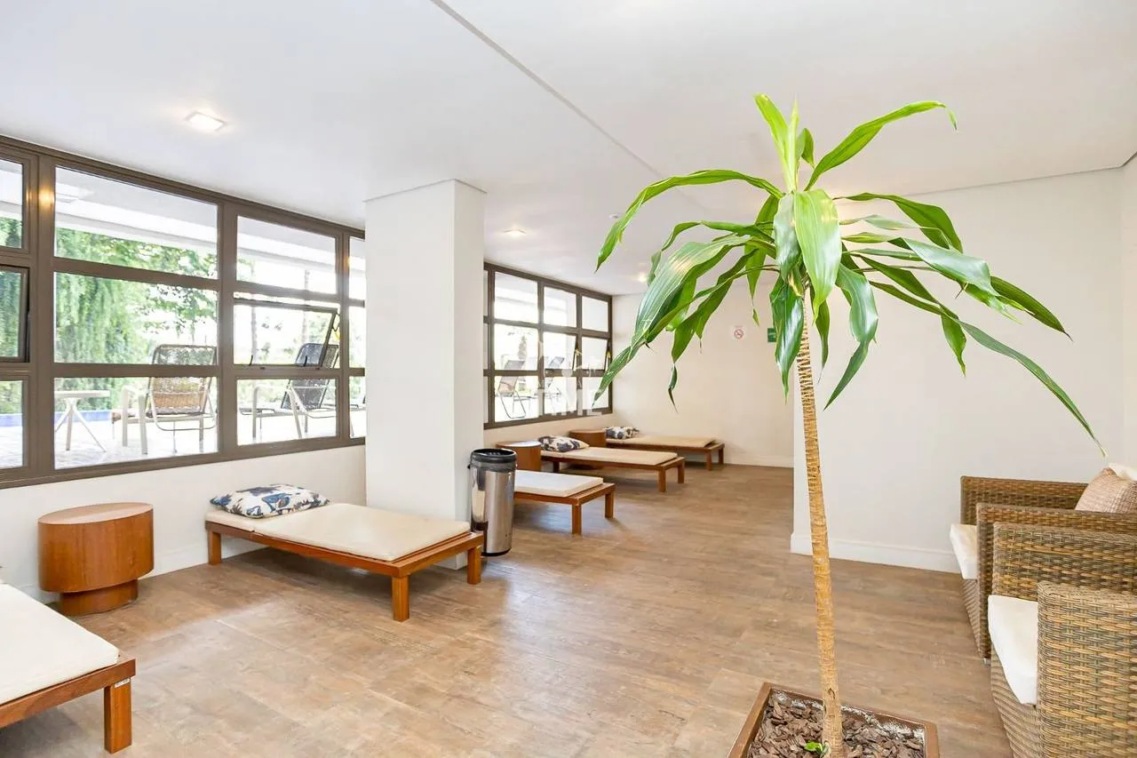 Wood or laminate floors in a 3-bedroom apartment, 78 m² — photo 73