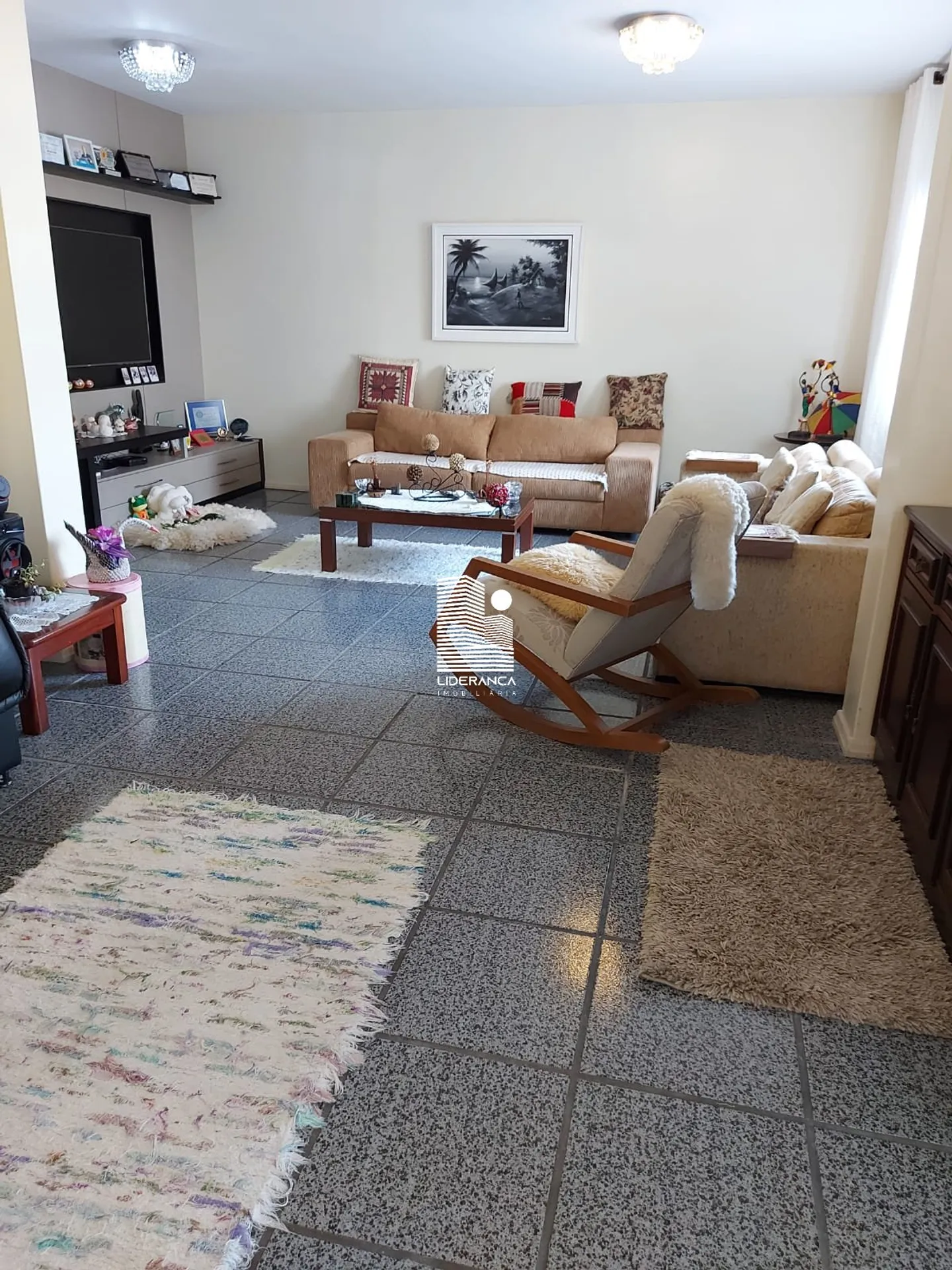 House with 4 suites and 4 parking spaces, 420 m²