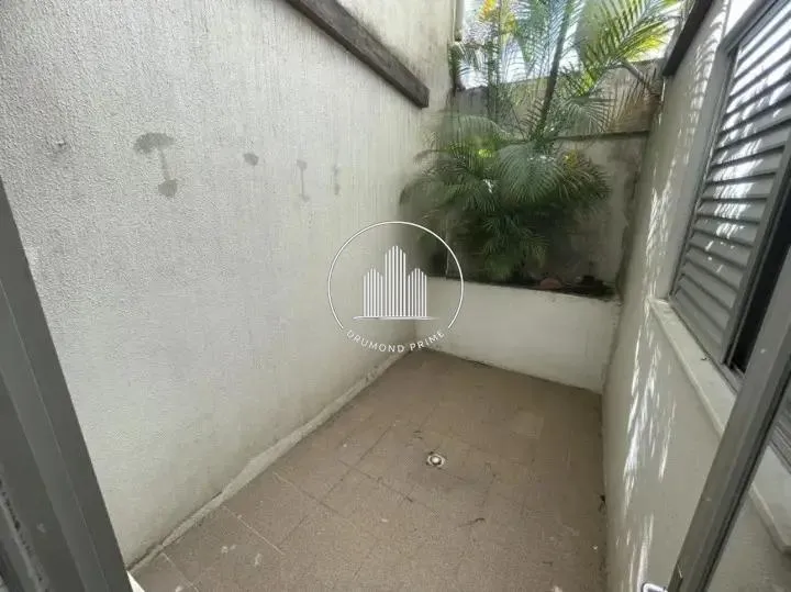 4-bedroom apartment in a building with a pool — photo 26