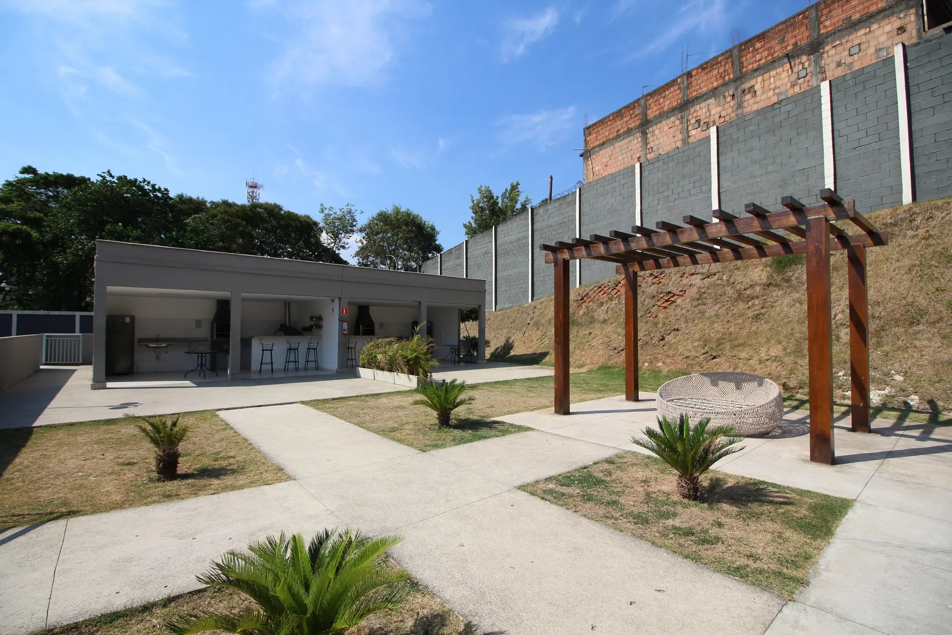 Apartamento de 2 quartos em condomínio com piscina — photo 3