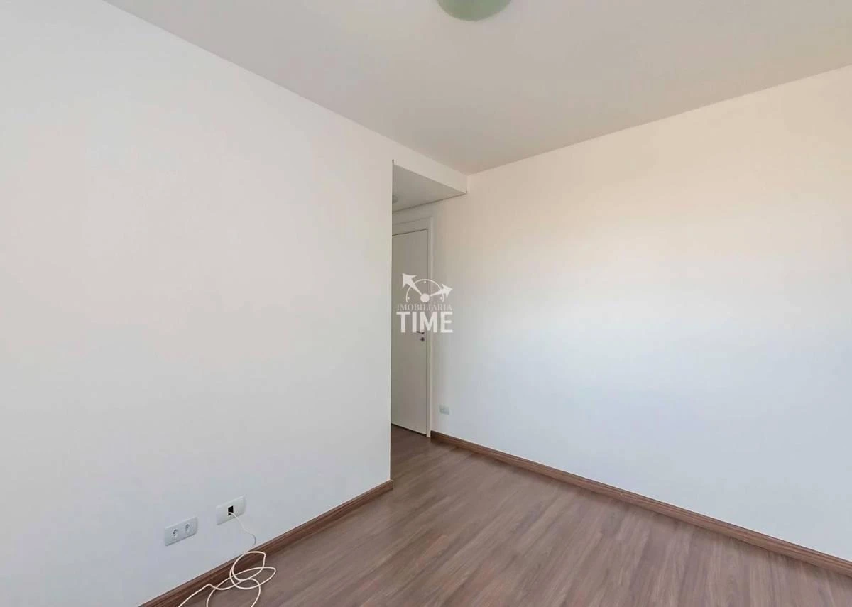Wood or laminate floors in a 3-bedroom apartment, 69 m² — photo 42