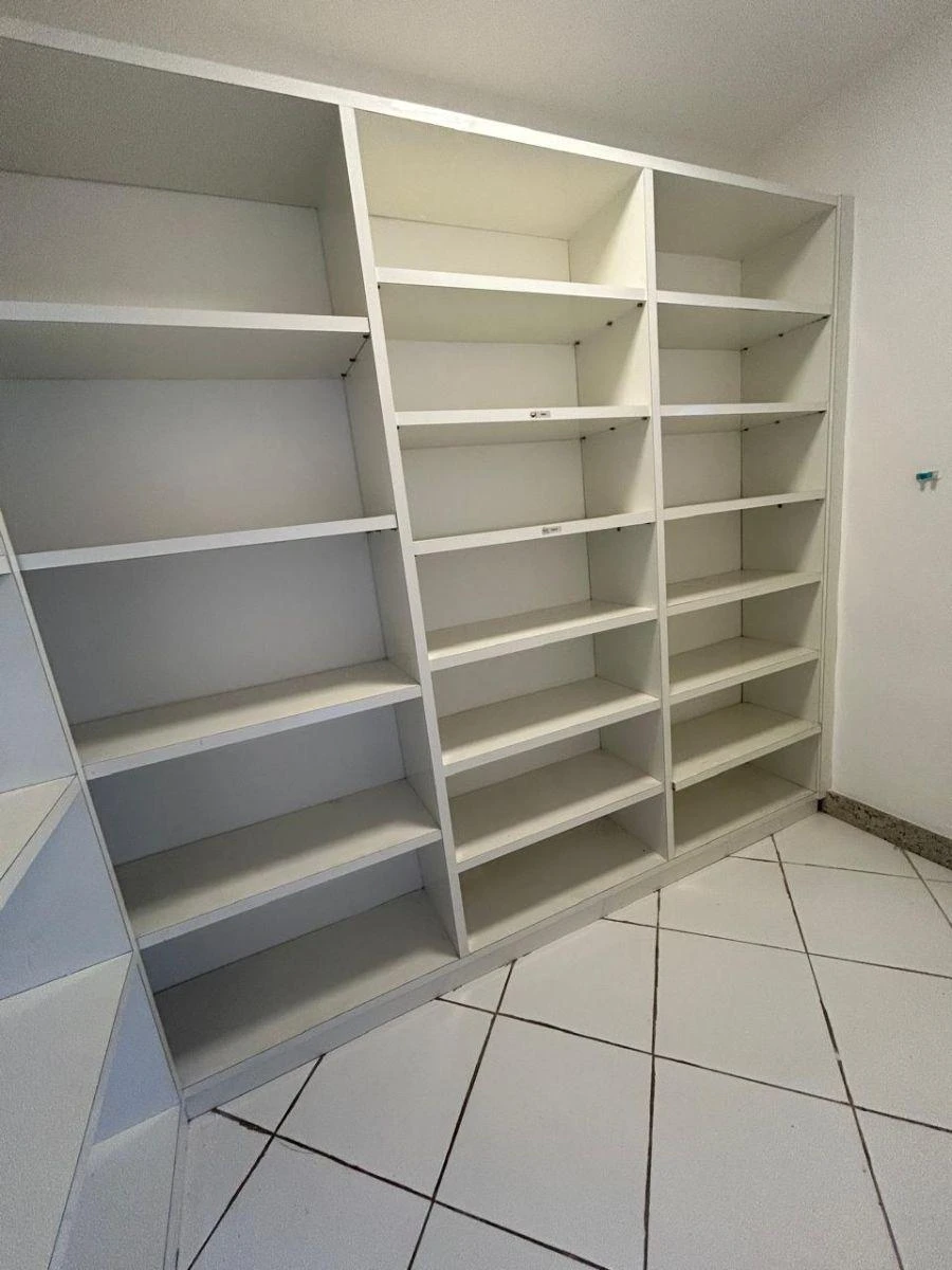 4-bedroom apartment with a walk-in closet — photo 24
