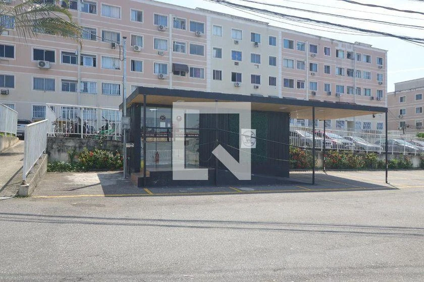 2-bedroom apartment in a building with a pool — photo 29