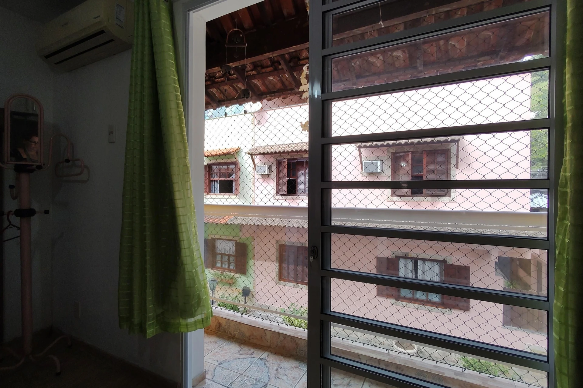 Furnished house with 4 bedrooms and a built-in balcony grill — photo 7