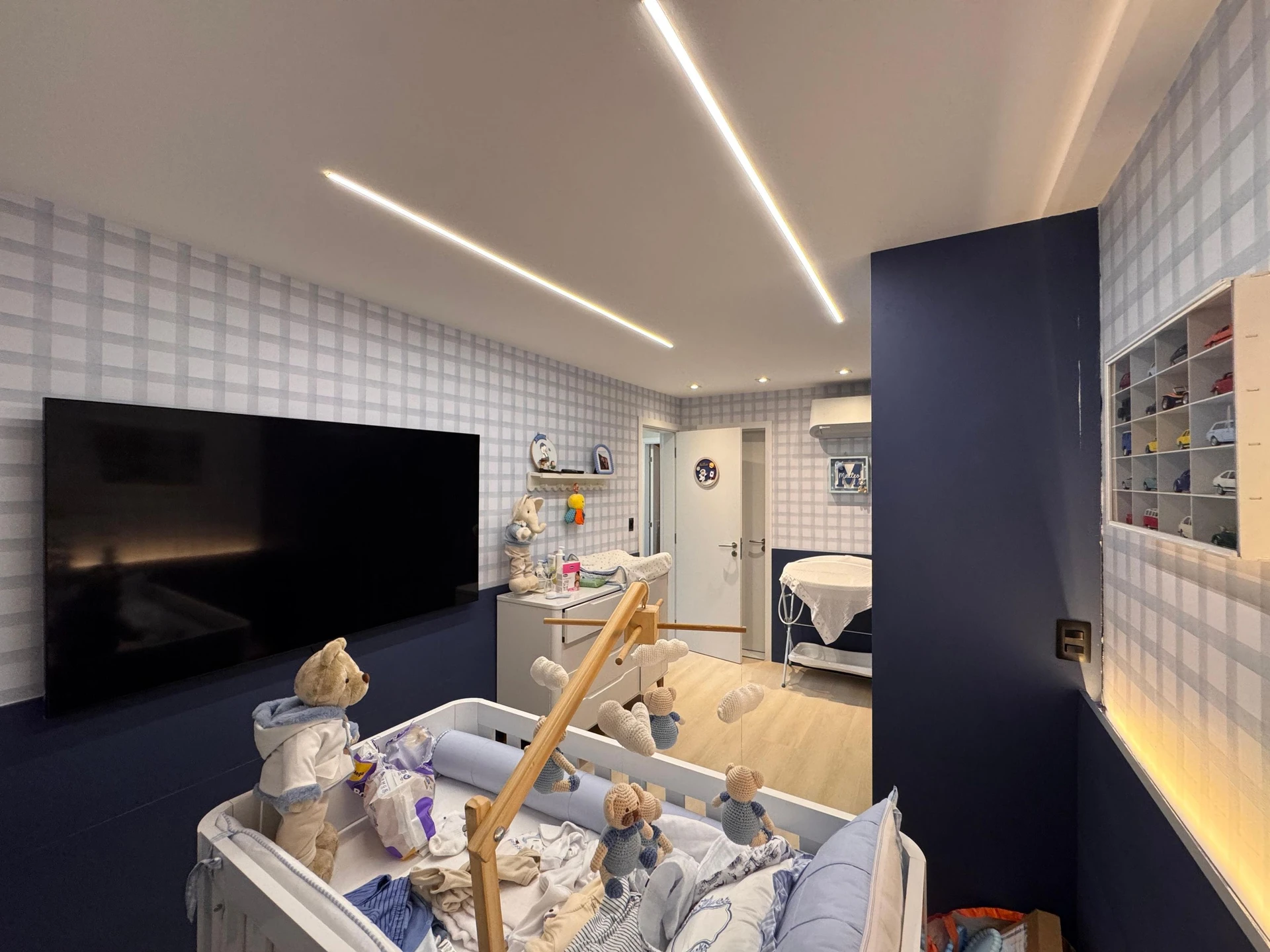 Будинок 280 м² із заскленим балконом та панорамними вікнами — photo 16