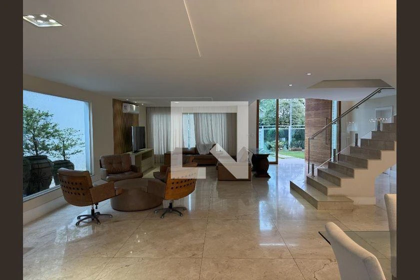 5 quartos e banheira: casa de 1000 m² — photo 15