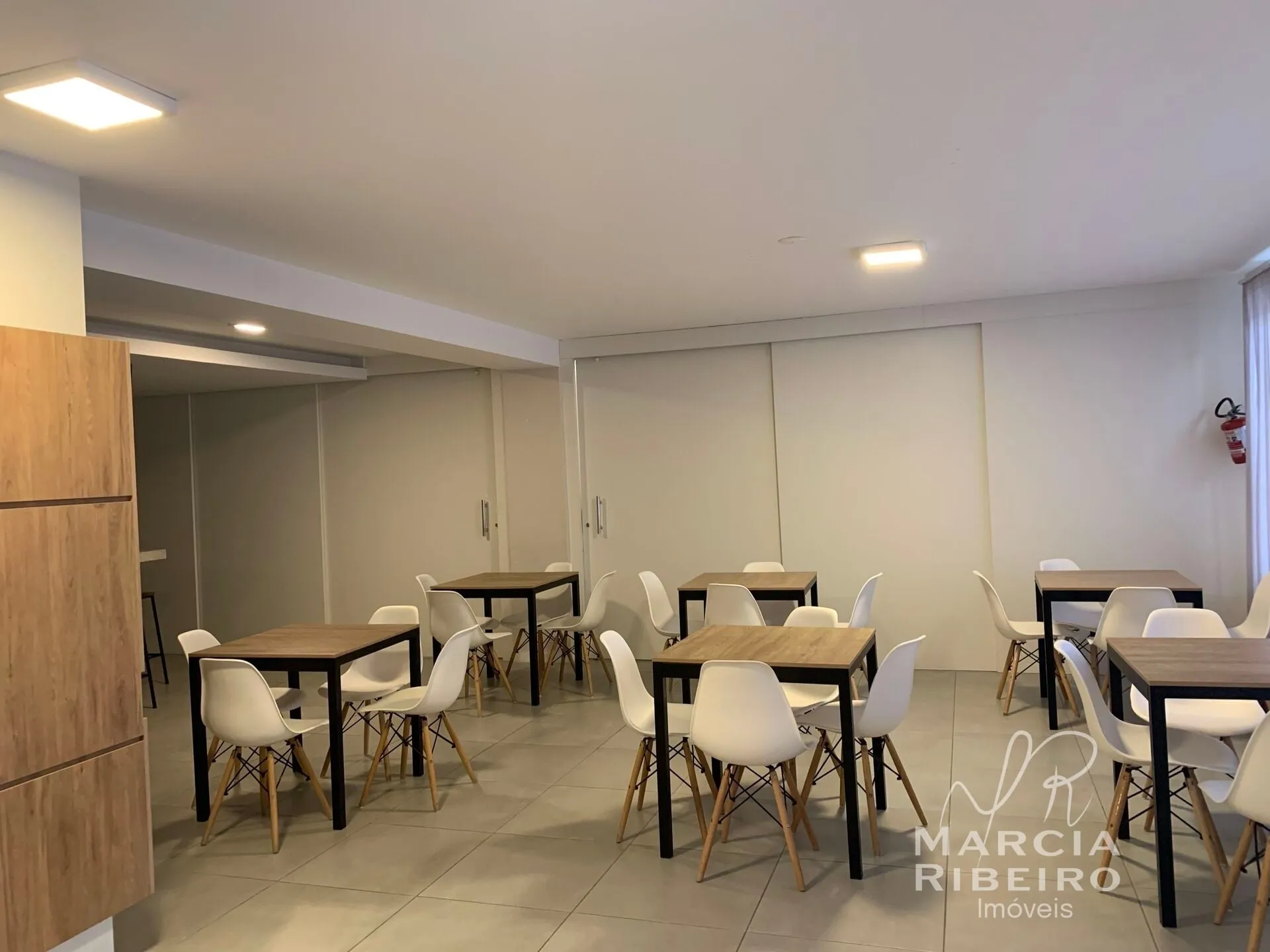 Departamento con piso de madera o laminado en Florianópolis — photo 14