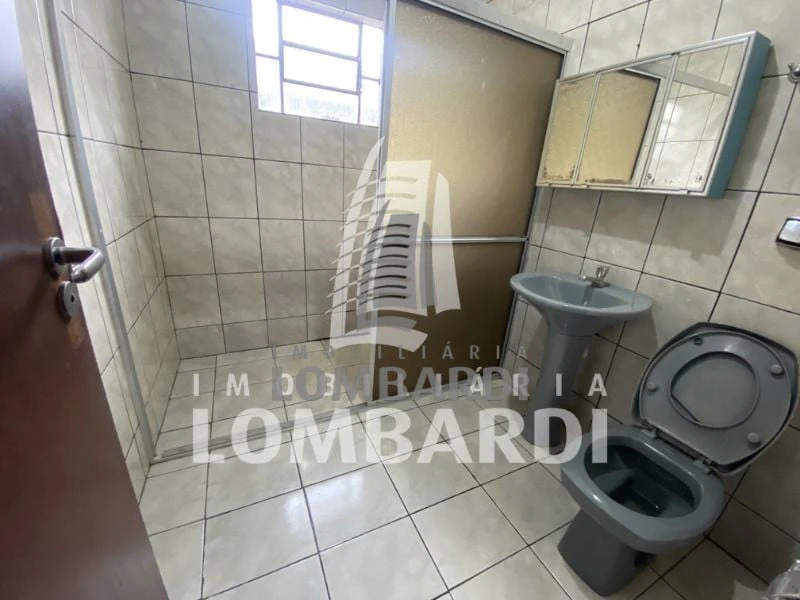 2-bedroom house with wood or laminate floors in Curitiba — photo 5