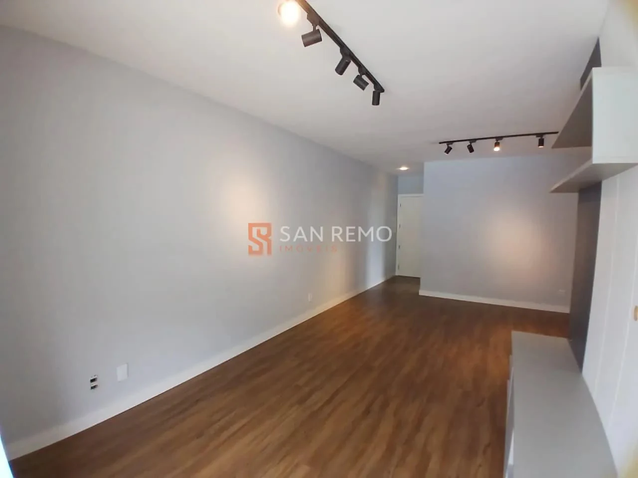 3-bedroom apartment in a building with a pool — photo 19
