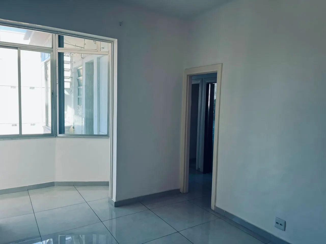 Unfurnished 2-bedroom apartment with a gas kitchen — photo 5